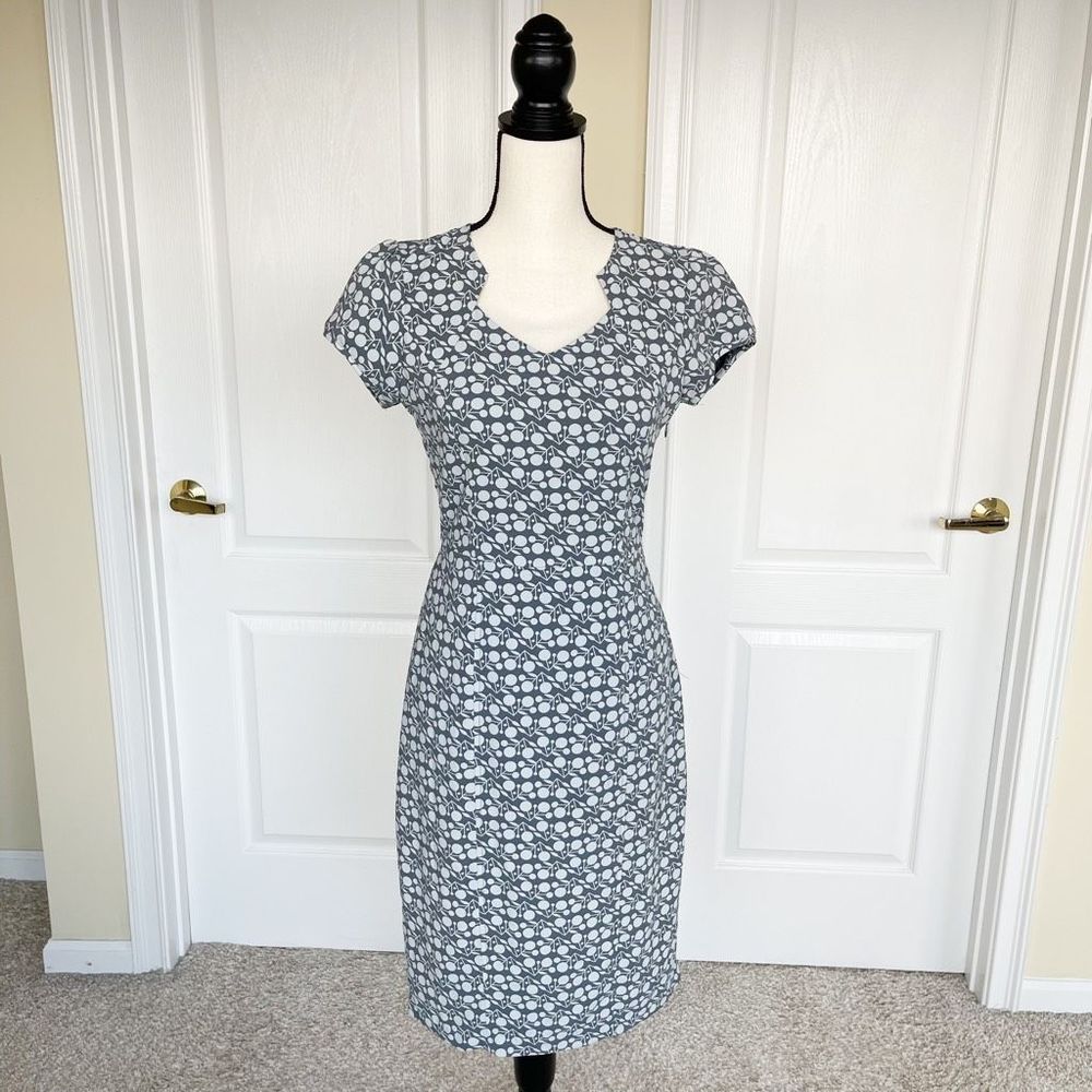 Down East XS Diamond‎ Heart Neckline Floral Geometric Designed Sheath Dress